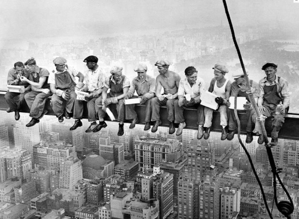 lunch-atop-skyscraper-new-york-construction-workers-crossbeam